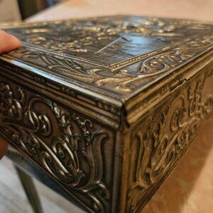 VINTAGE BISCUIT TIN REMBRANT DORDRECHT-HOLLAND